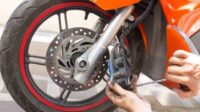 Penyebab dan Cara Mengatasi Rem Cakram Motor Macet