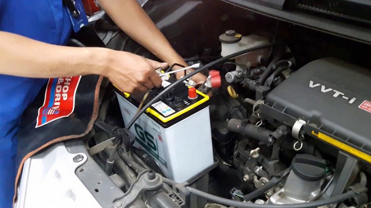 Aki Mobil Sering Tekor, 4 Hal Ini Bisa Jadi Penyebabnya - aramedia.ID