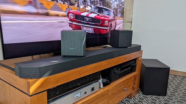 Menonton Sepakbola Seru dengan Samsung HW-Q990C 11.1.4 Channel Soundbar