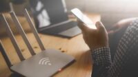 Tips mempercepat koneksi internet di smartphone Android dan iPhone terbaru