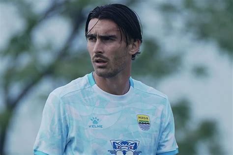 Latar Belakang Andrew Jung